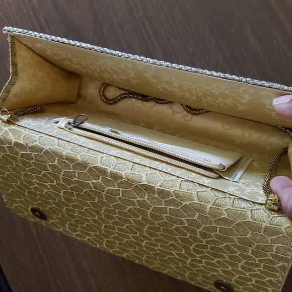 Vintage Lion Medallion Beaded Clutch - Picture 5 of 6